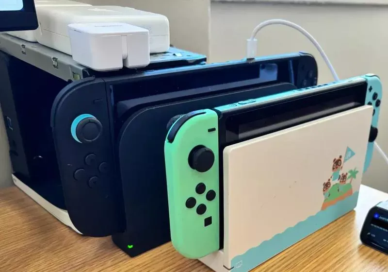 Illustration of a handheld game console beside a computer