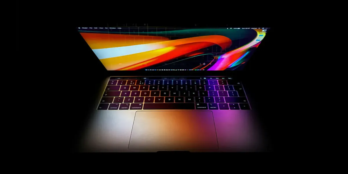 Illustration of an open laptop showing its screen bezel and hinge